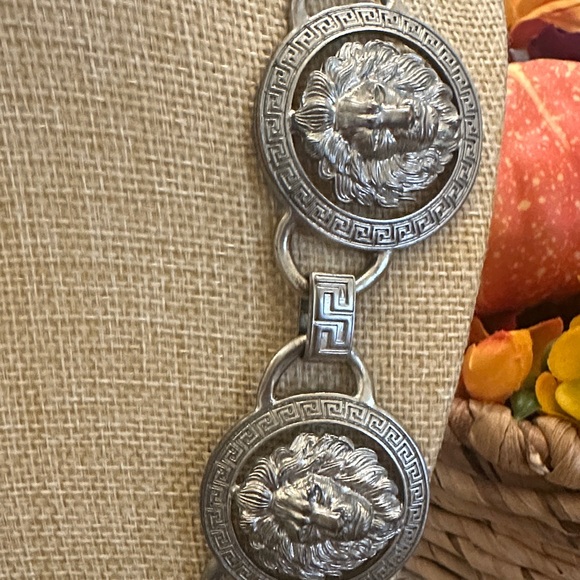 Vintage Lion Head Necklace - Picture 5 of 5